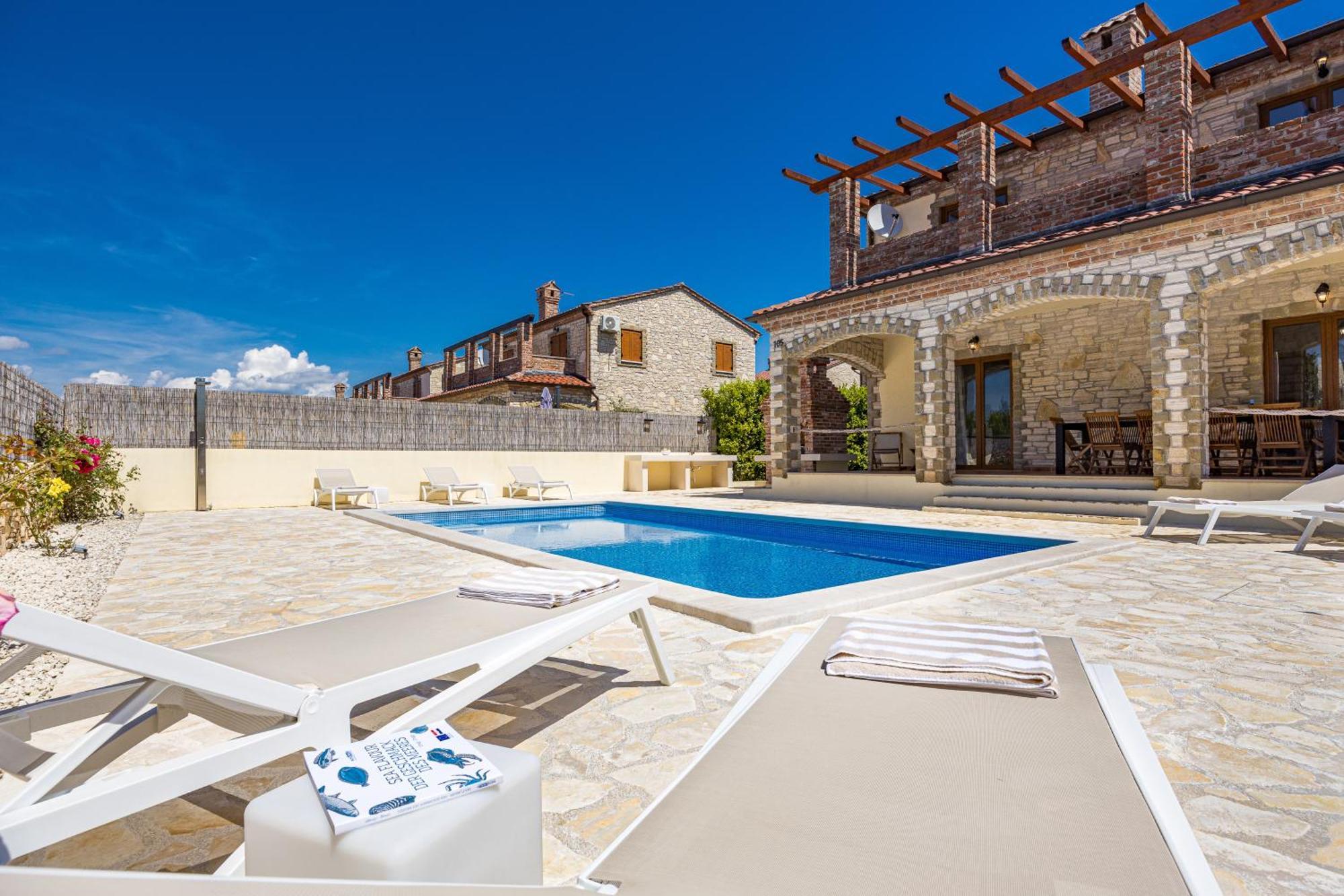 Villa Brioni With Pool By Rentistra Cabrunici Zewnętrze zdjęcie